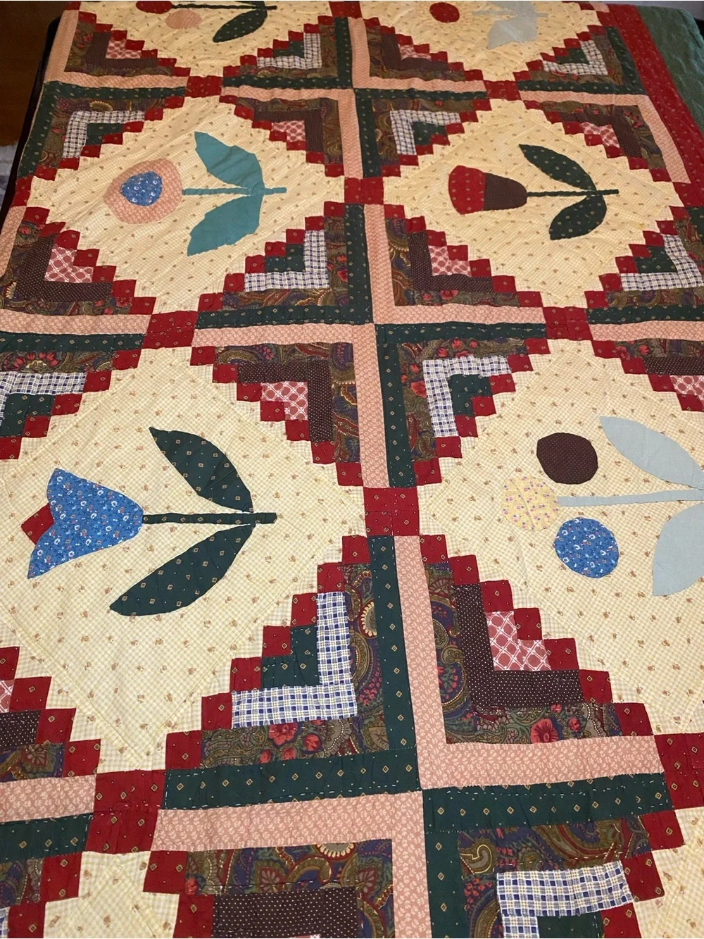 Vintage Patchwork Quilt floral pattern in Multi-color design Queen/Full 1993